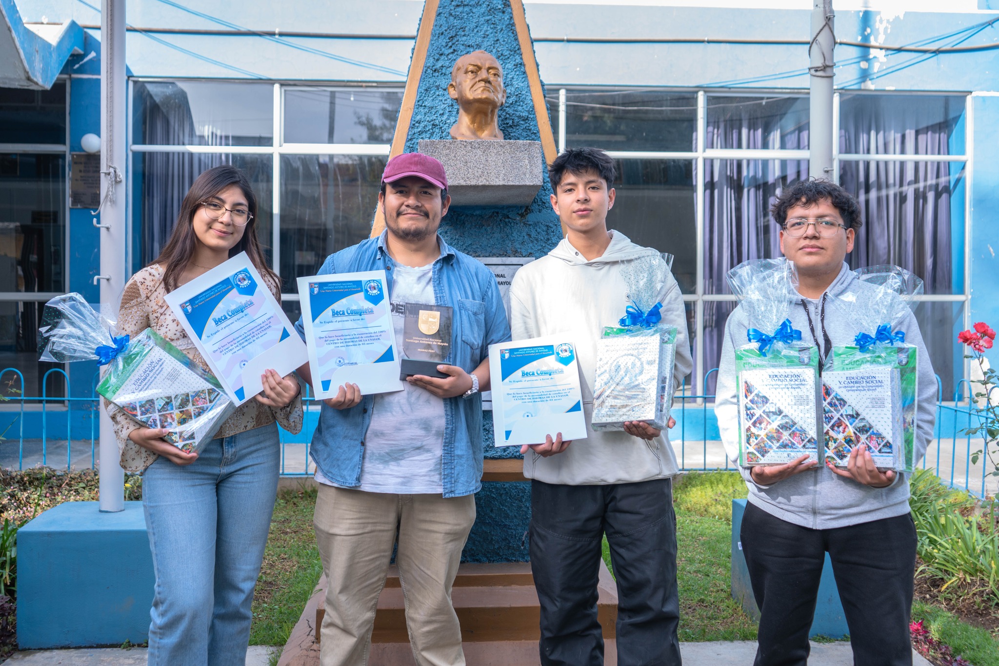  														RECONOCEMOS LA IDENTIDAD DE LA FACULTAD DE ADMINISTRACIÓN Y TURISMO
														